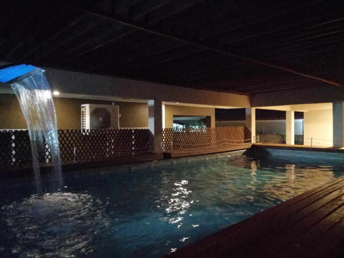Waterland Suites 帕拉马里博 外观 照片
