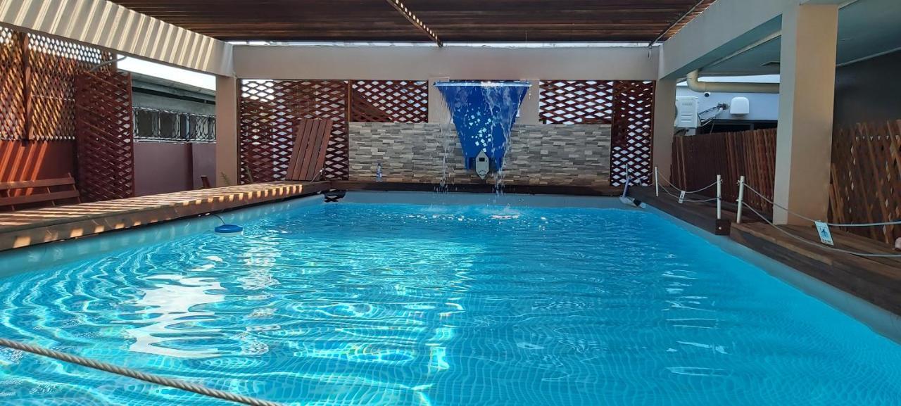 Waterland Suites 帕拉马里博 外观 照片